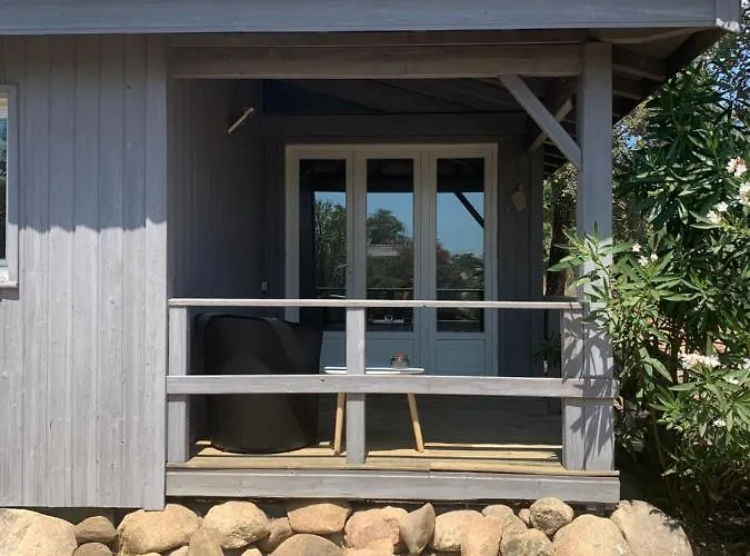 La Petite Maison Dans Le Maquis